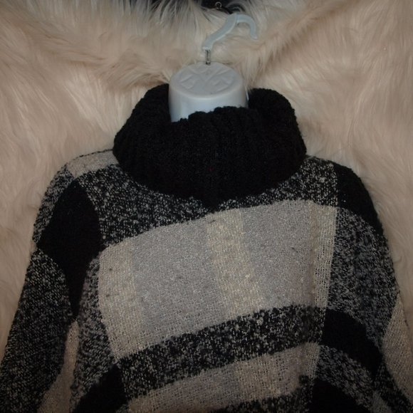 Black and White Plaid SHAWL USED - Picture 2 of 4